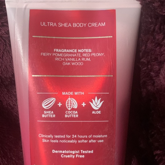 Bath & Body Works Forever Red 24 Hour Moisture Ultra Shea Body Cream 8 oz NEW - Picture 3 of 3